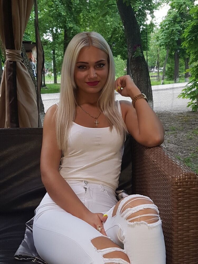  21716714  Vika, 30 ,    