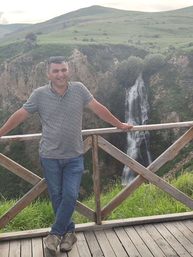  51116824  Nihat, 44 ,    