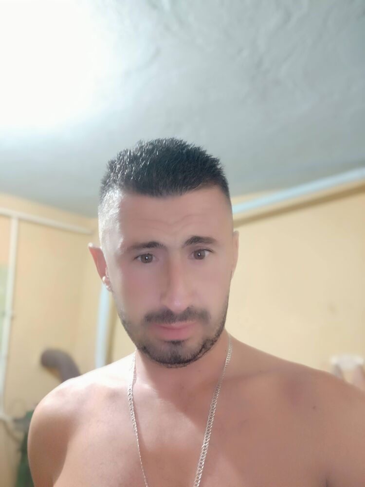  30260494  Viktor, 41 ,    