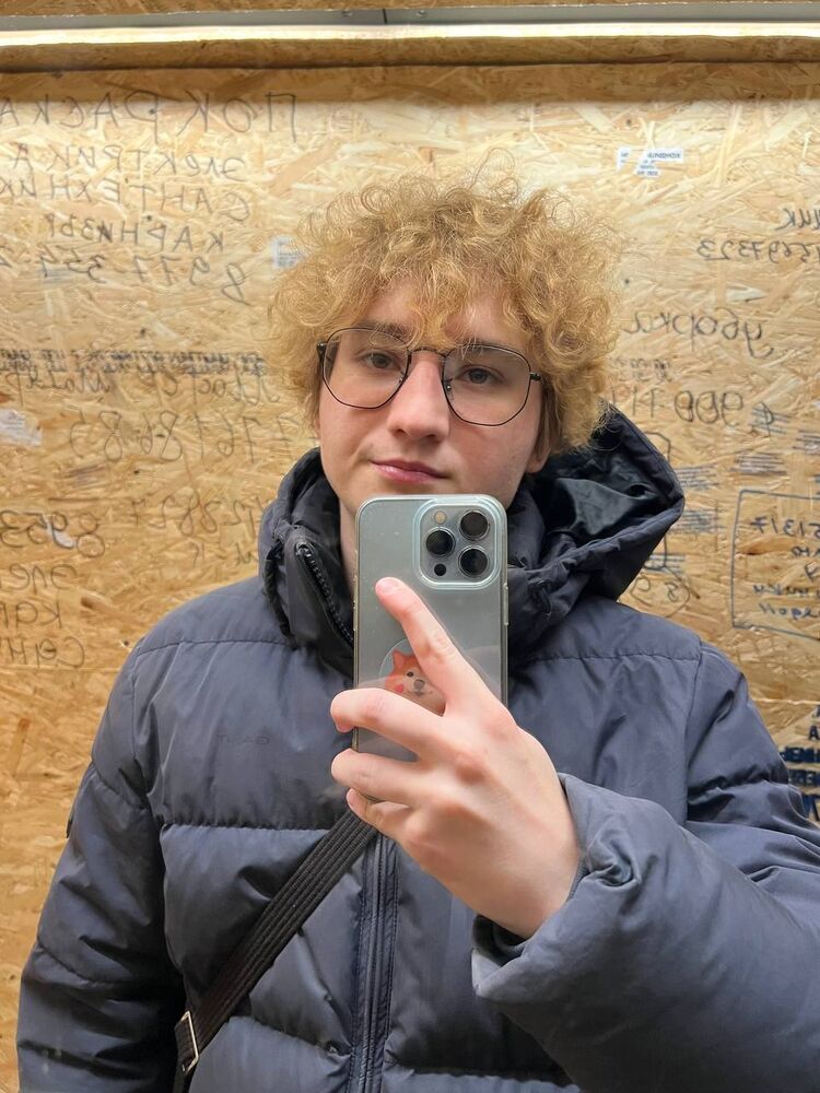  ,   Anton, 21 ,   ,   