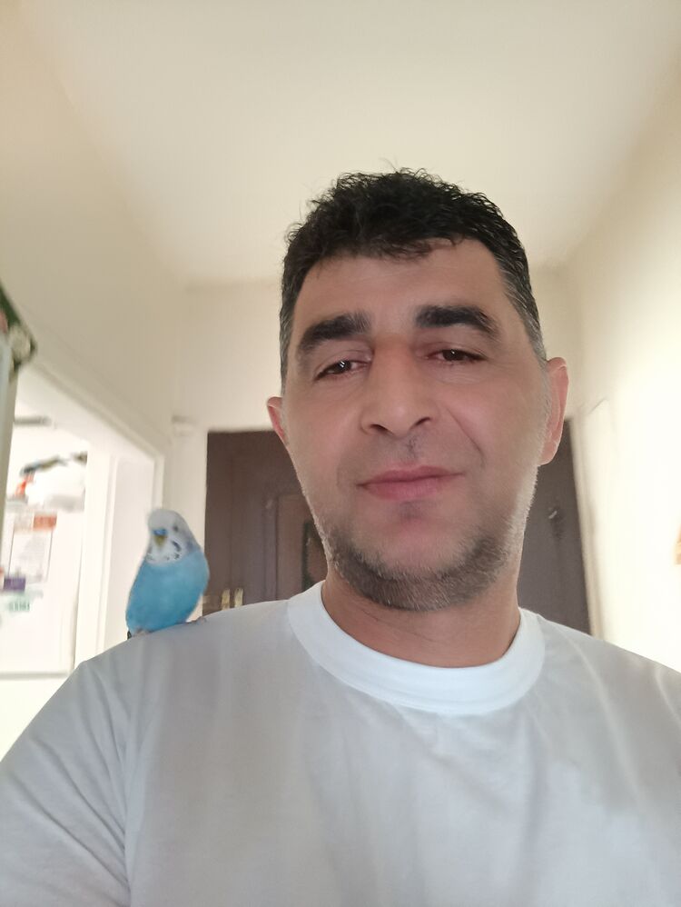  48082874  Mekhmet, 42 ,    