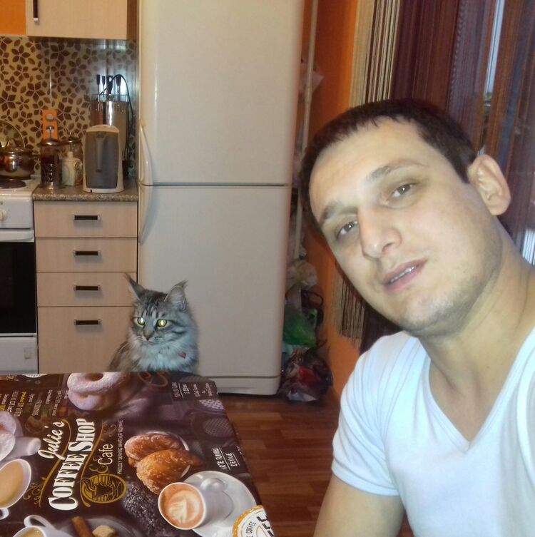 43164084  Ali, 42 ,    