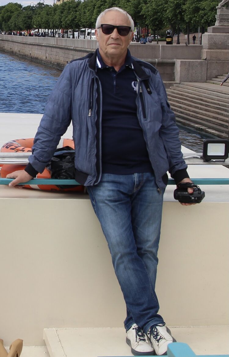  ,   Alex, 52 ,   ,   