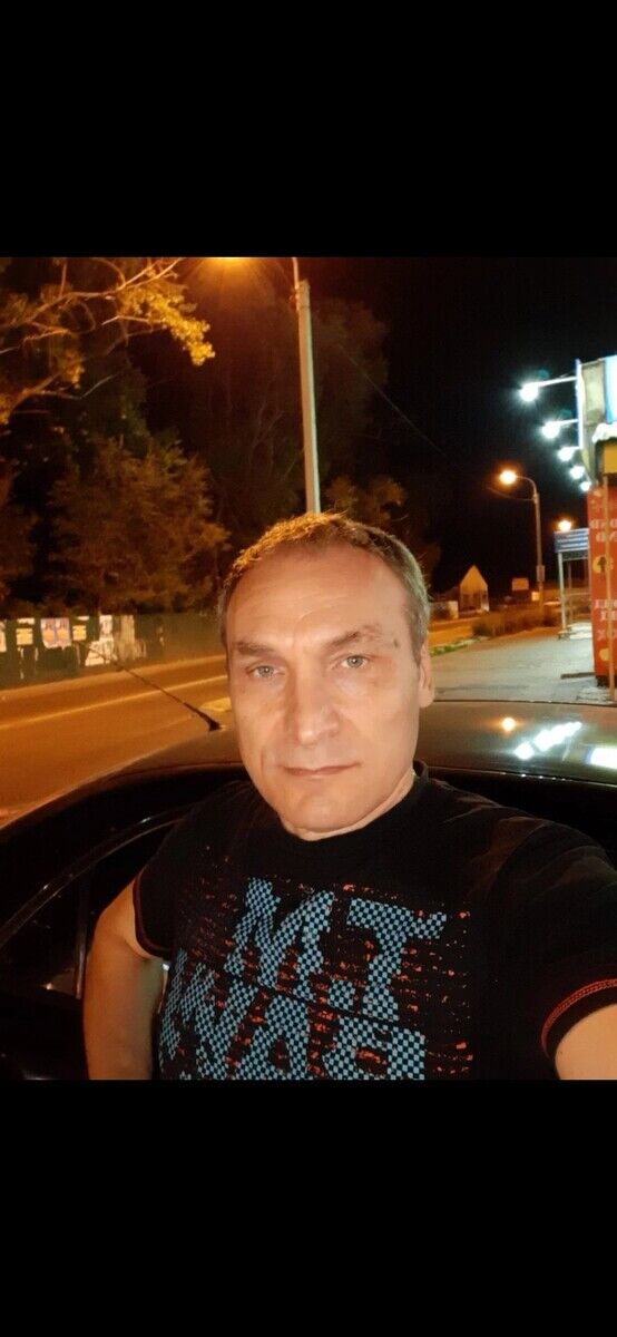  22171854  Dima, 43 ,    