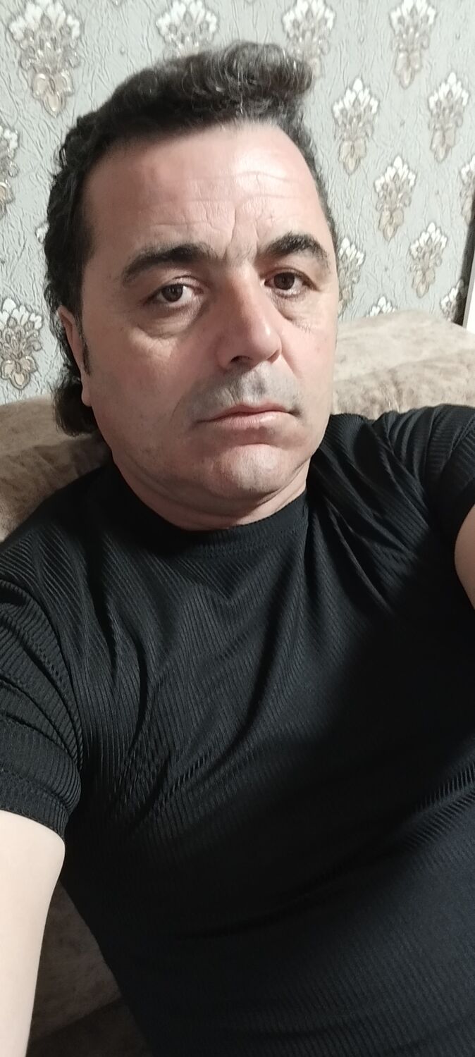  52725744  Safak, 49 ,    