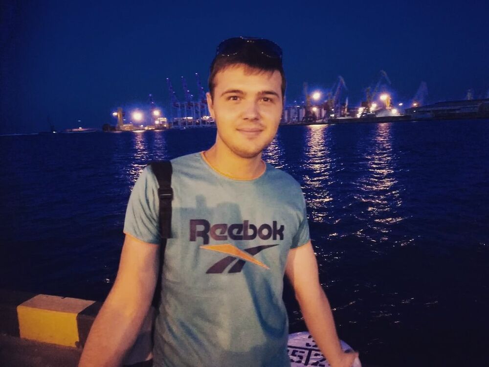  13528074  Vlad, 28 ,    