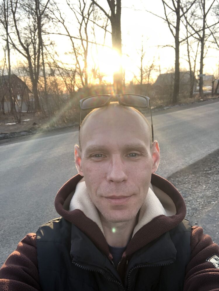  42611254  Ivan, 42 ,    