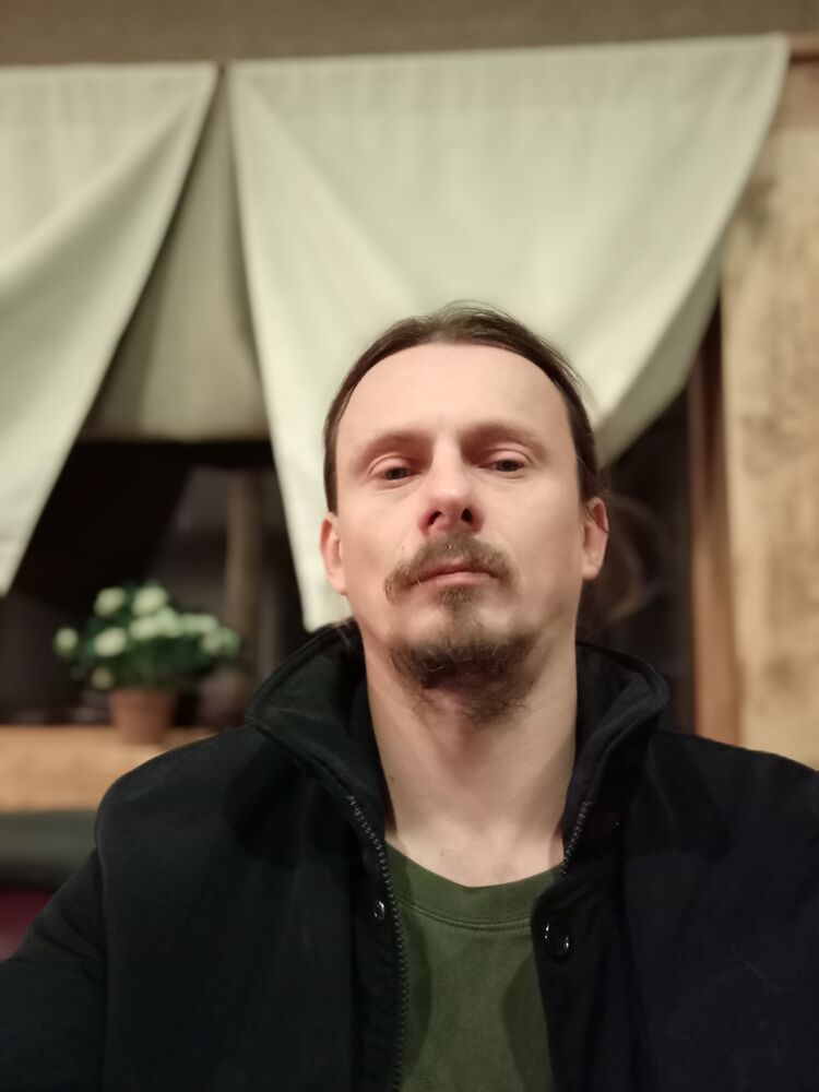  24137914  Aleksei, 50 ,    