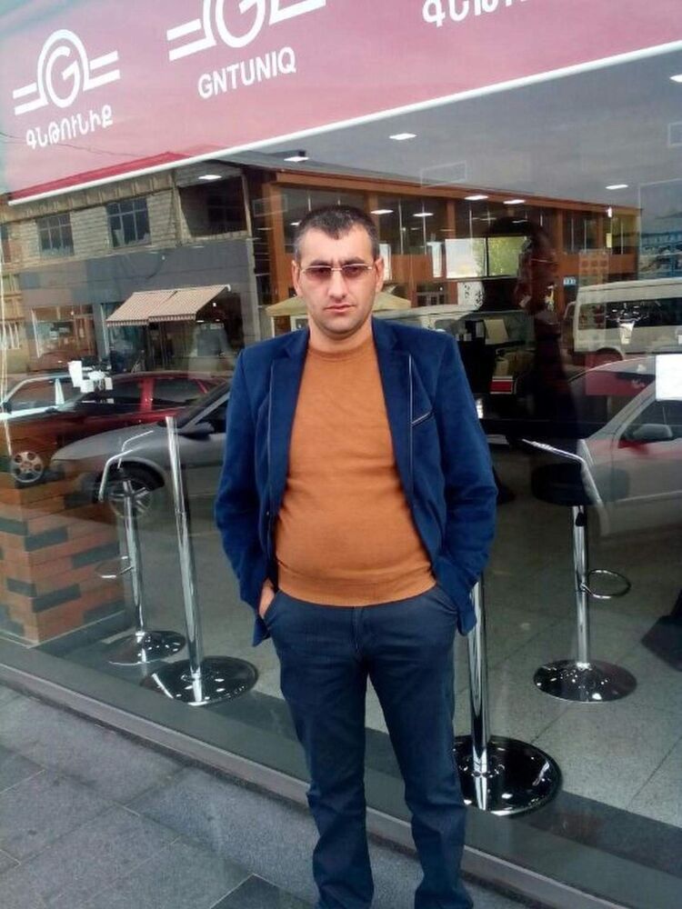  11307094  Artem, 43 ,    