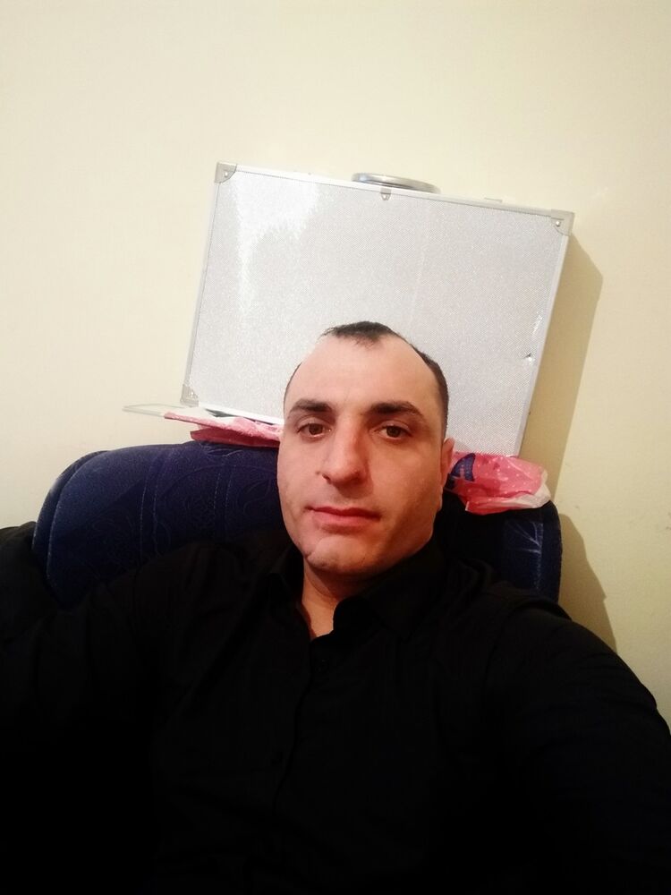  ,   Macho, 38 ,  