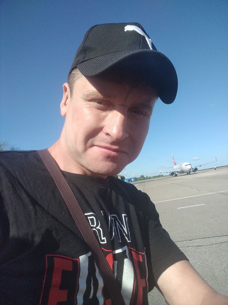  27327694  Denis, 32 ,    