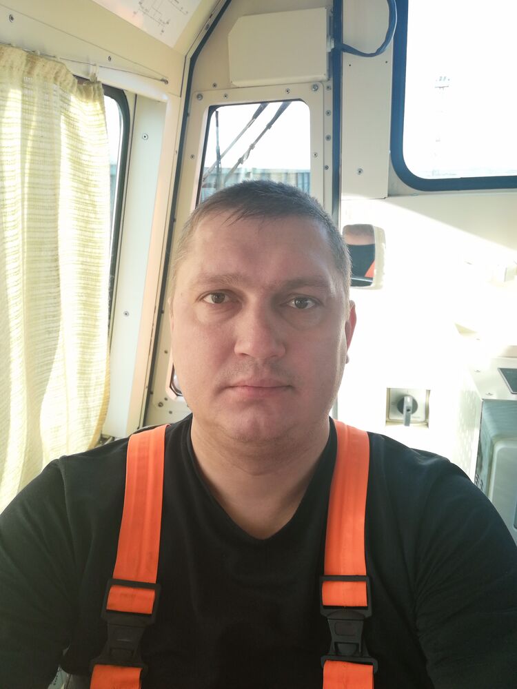  29419294  Artem, 44 ,    