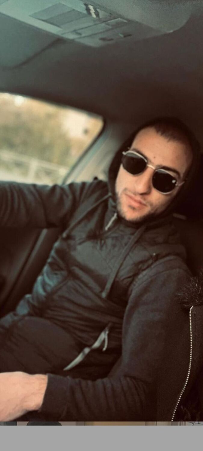  43904604  Arman, 26 ,    