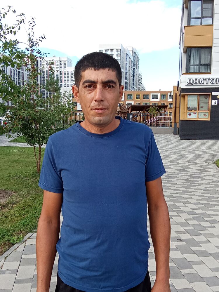  52917664  Mher, 39 ,    