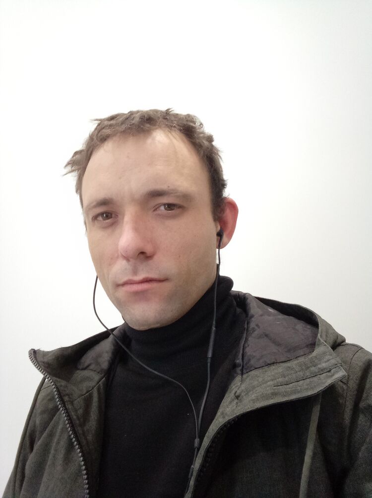  32144204  Andrei, 34 ,    