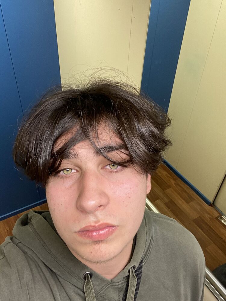  52701814  Vlad, 19 ,    
