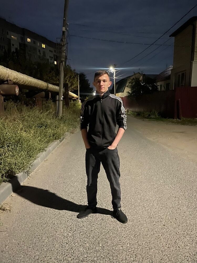  40396544  Kamran, 22 ,    