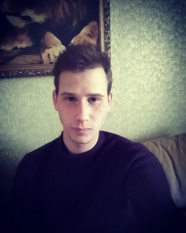  32331714  Denis, 27 ,    