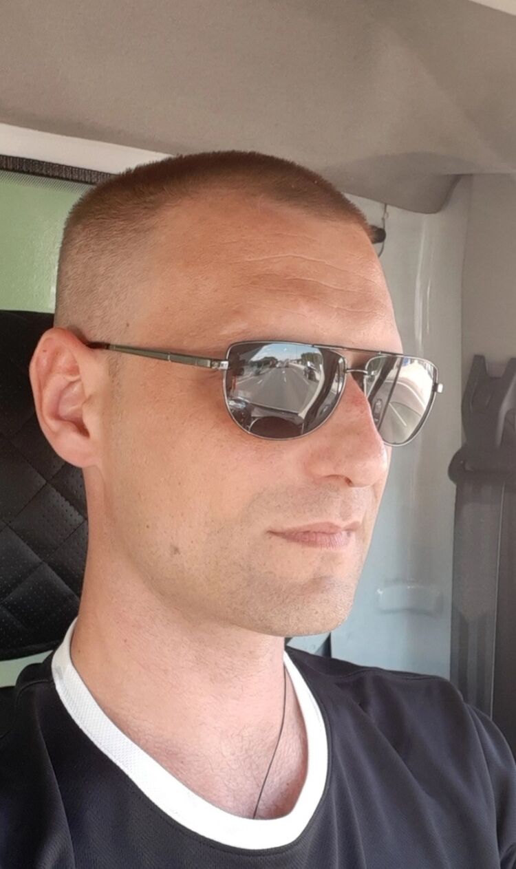  ,   Yanis, 42 ,   ,   , c 