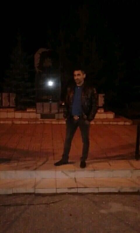  40673114  Levon, 44 ,    