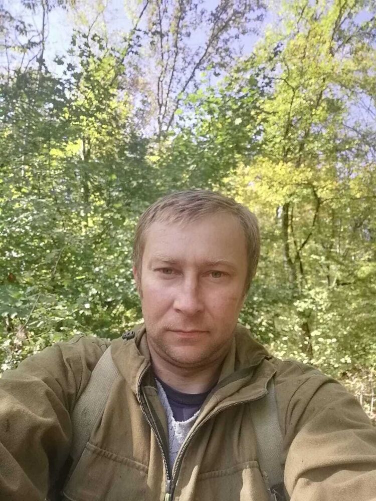  52267914  Andrei, 41 ,    