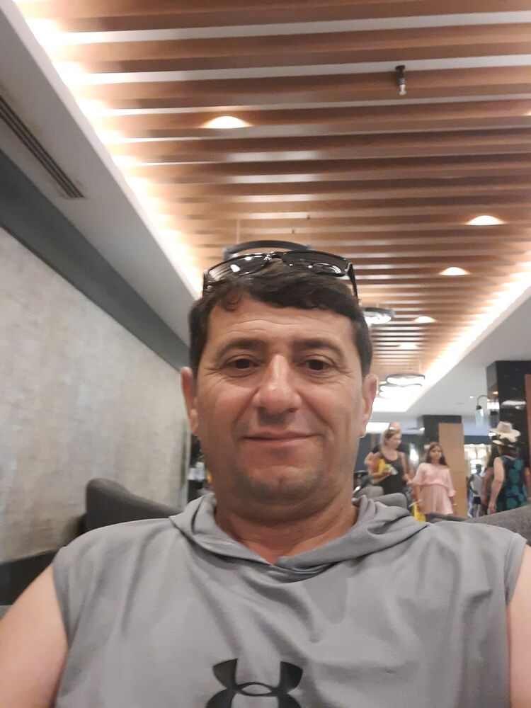  54305604  Zaur, 49 ,    