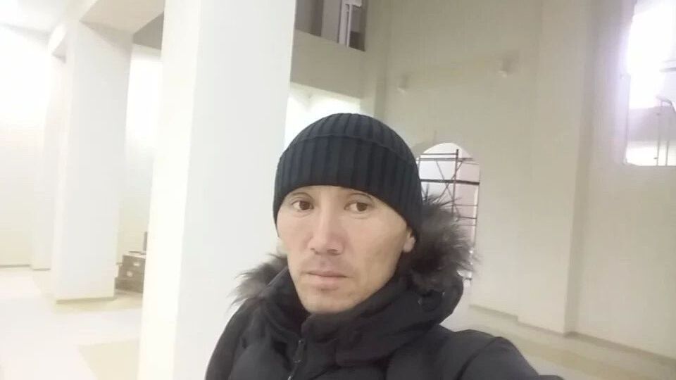  42250814  Komil, 38 ,    
