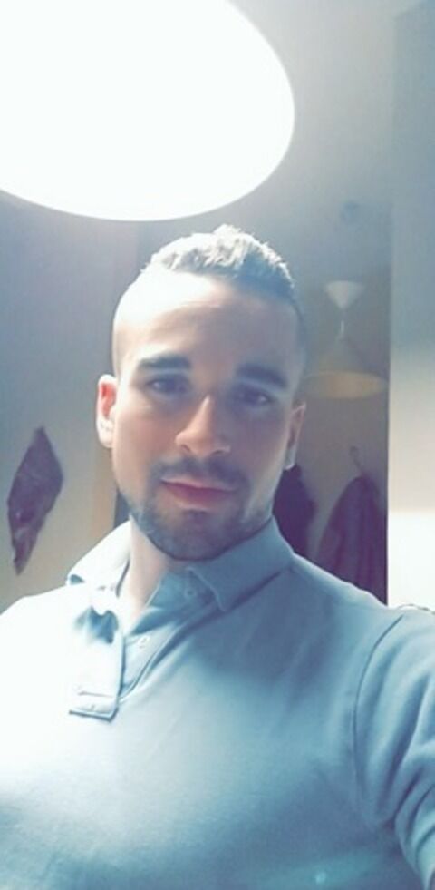  42521114  Romain, 33 ,    -