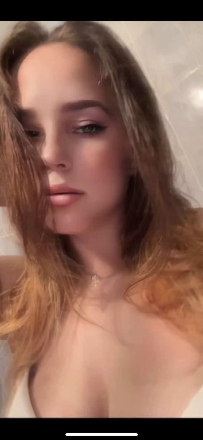  48045974  Kristina, 22 ,    