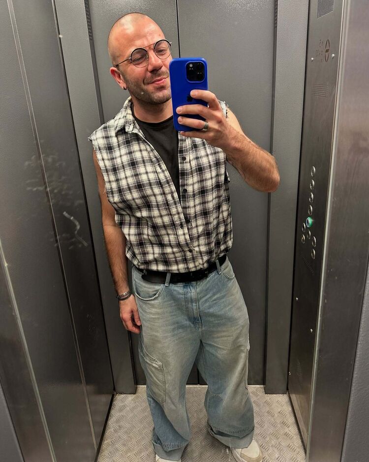  51342514  Andrew, 43 ,    
