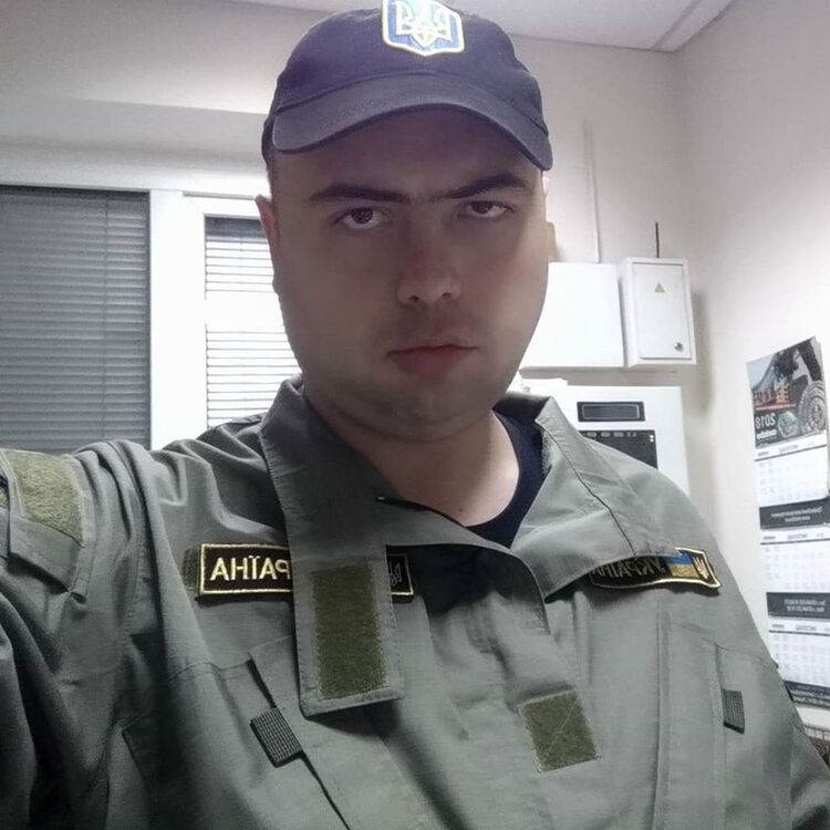  18952774  , 35 ,    