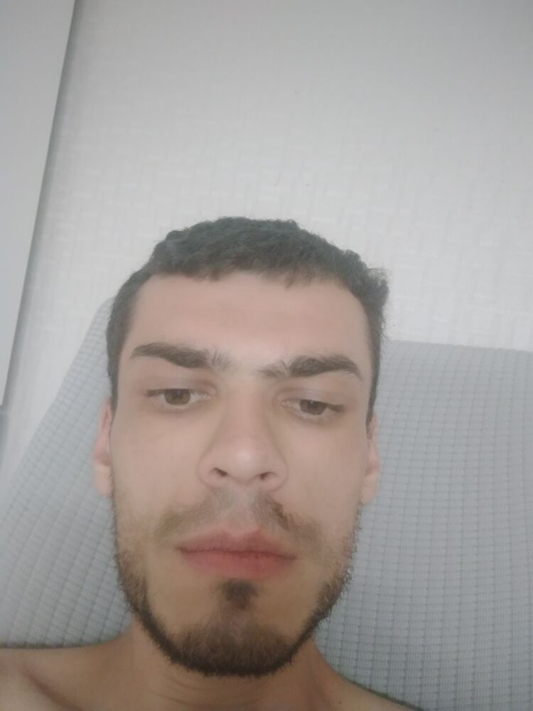  44638974  Robert, 28 ,    