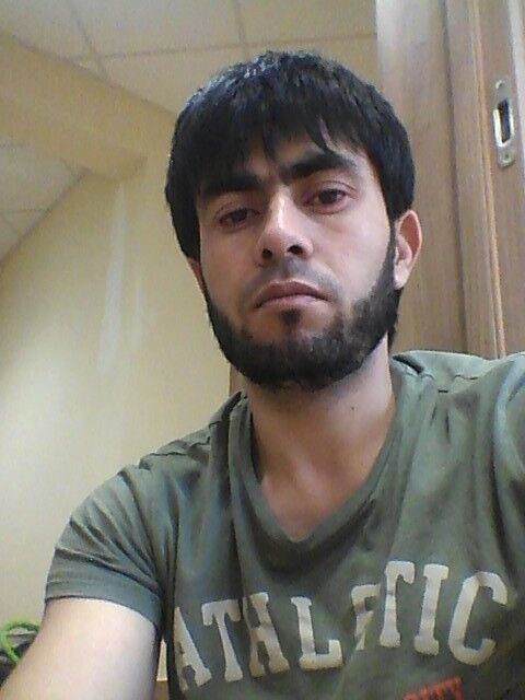  6833144  Farid, 37 ,    