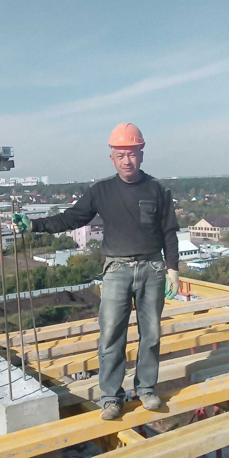  29879724  Kamil, 46 ,    