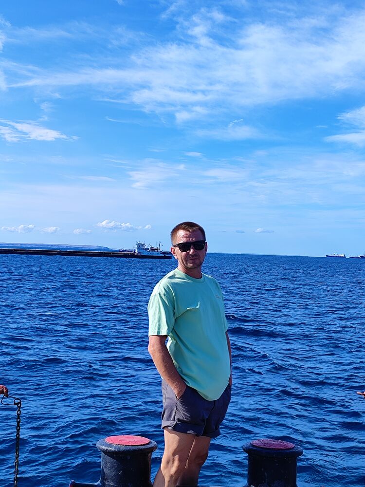  ,   Oleg, 48 ,   ,   , c 
