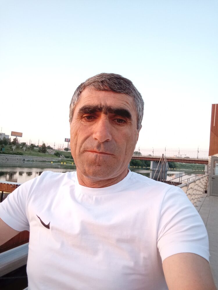  47037504  Araik, 50 ,    