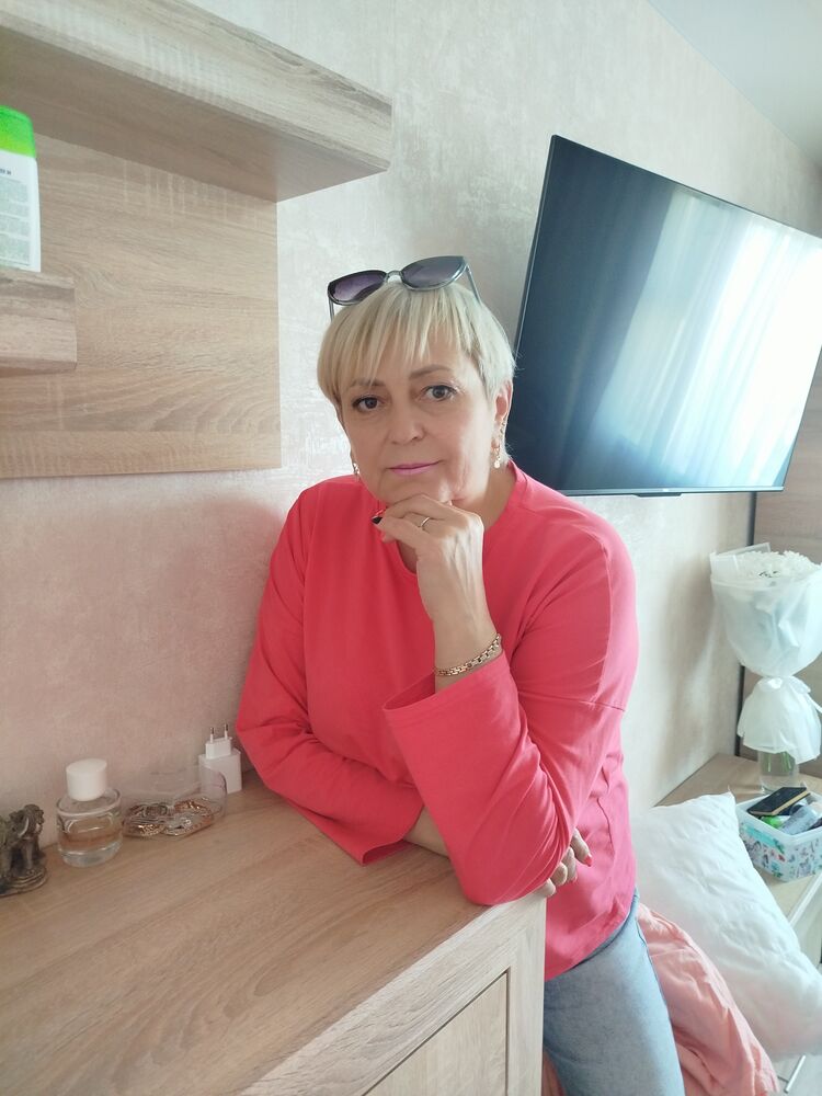  53372174  Elena, 51 ,    