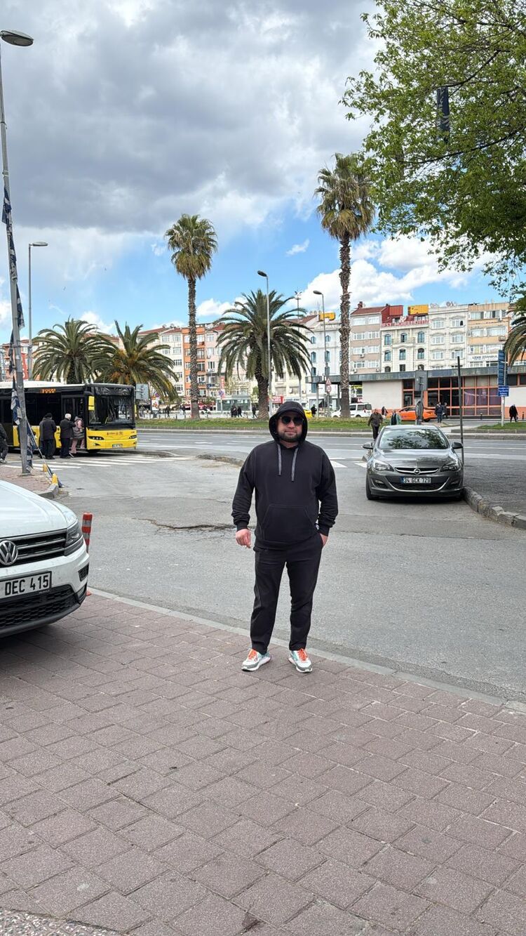  ,   Artur, 39 ,   ,   
