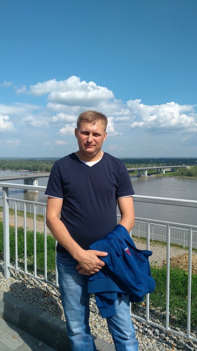  ,   Sergej, 44 ,   