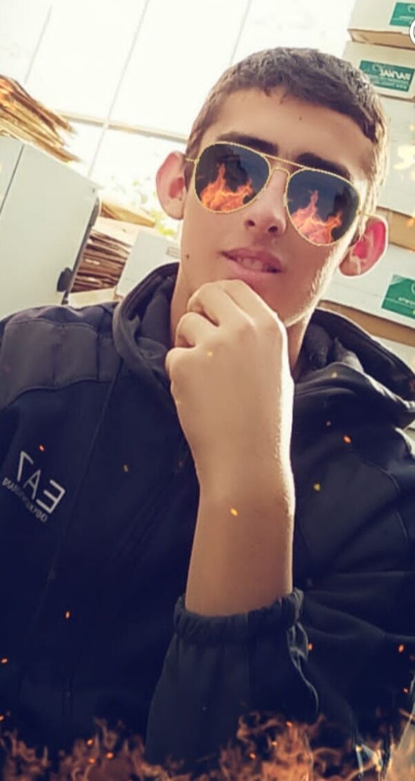  31868604  Alli, 21 ,    