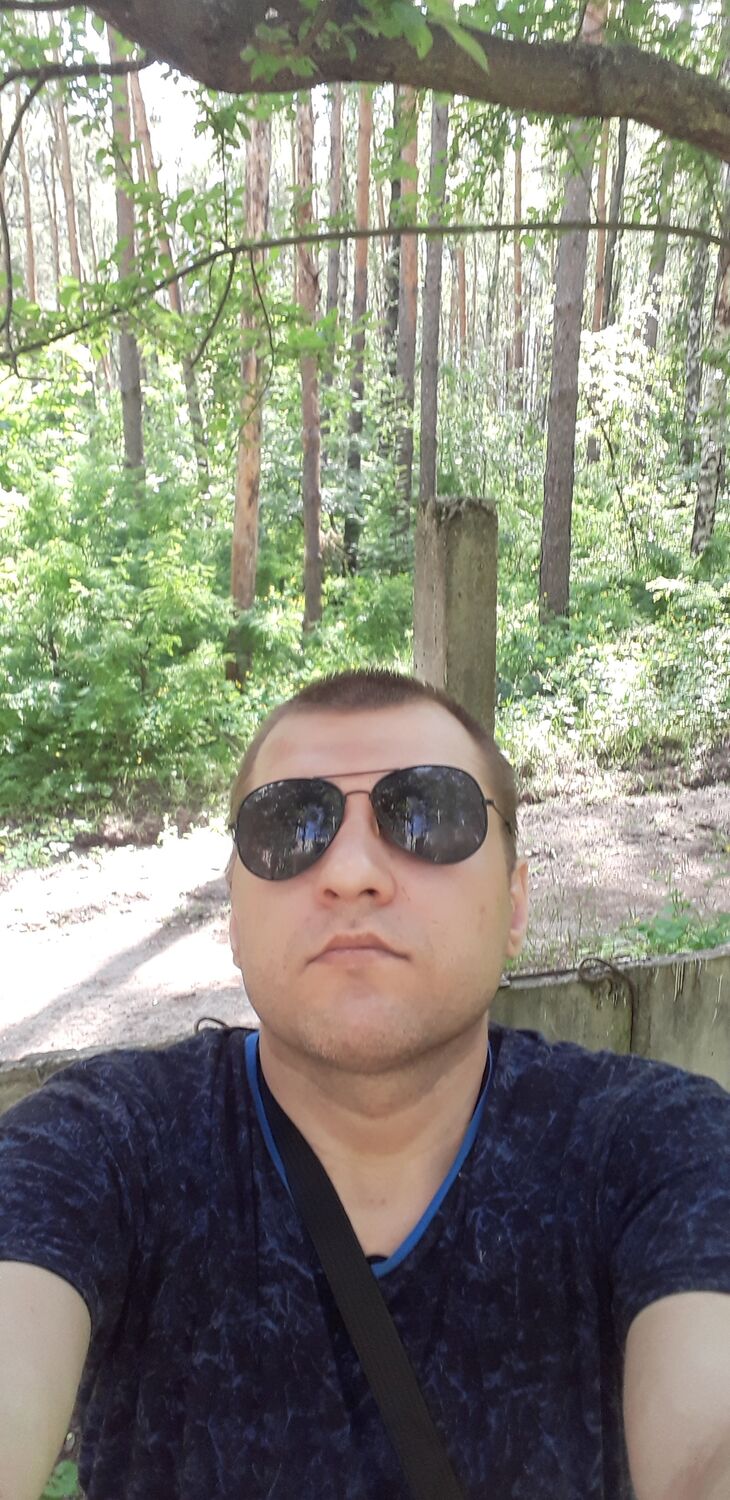  36679044  Denis, 40 ,    