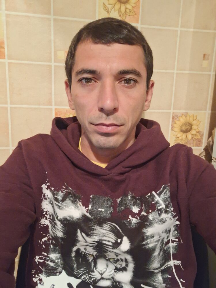  48657024  Eugeniu, 32 ,    