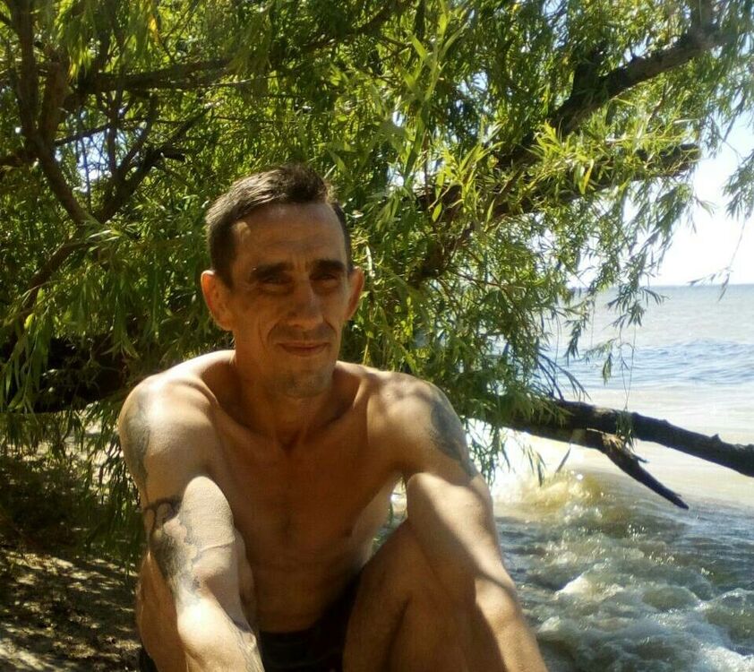  38695264  Slava, 44 ,    