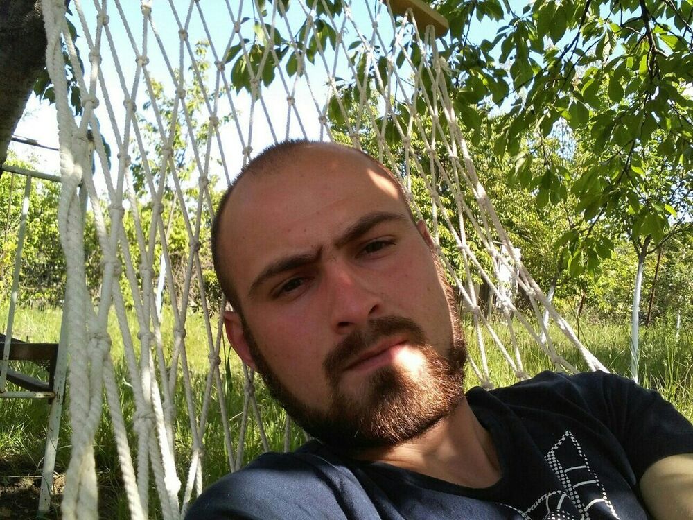  ,   Maxim, 28 ,   ,   , c 