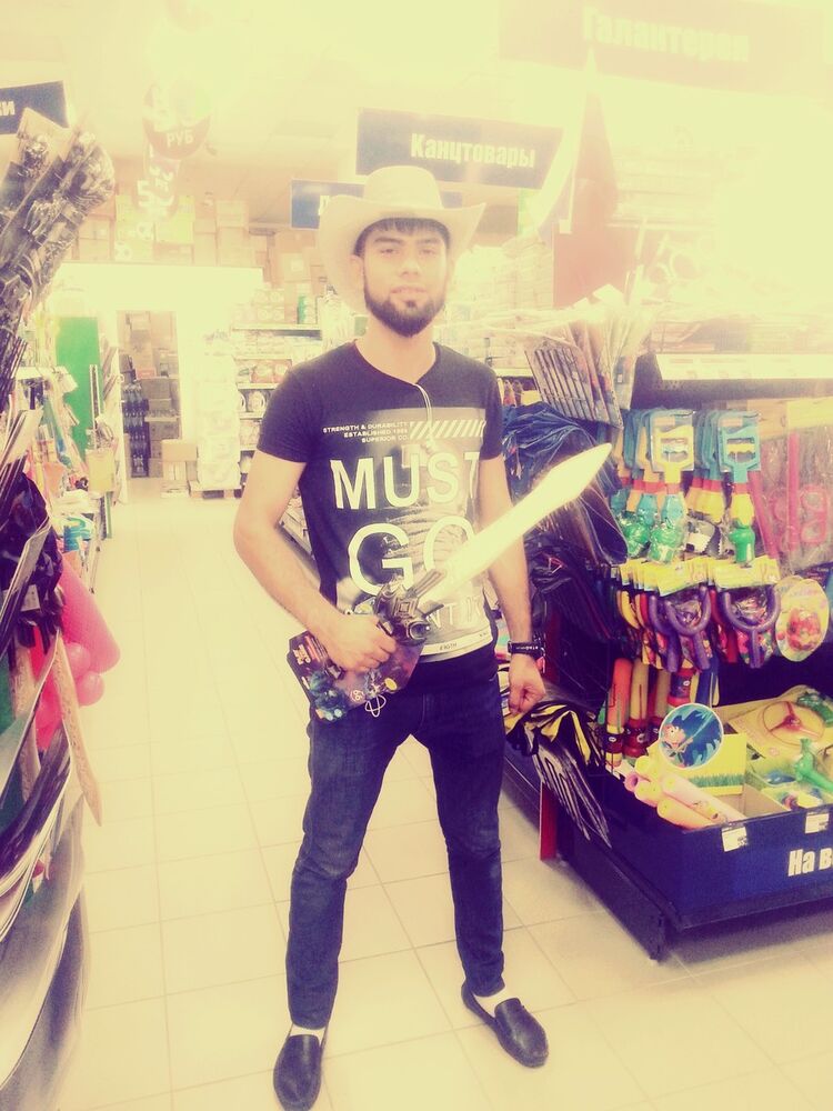  --,   LEON, 28 ,   ,   , c 