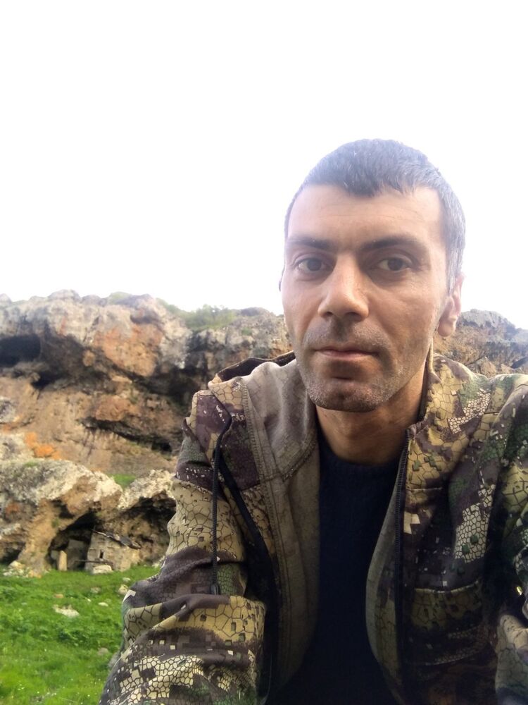  31864274  Narek, 41 ,    