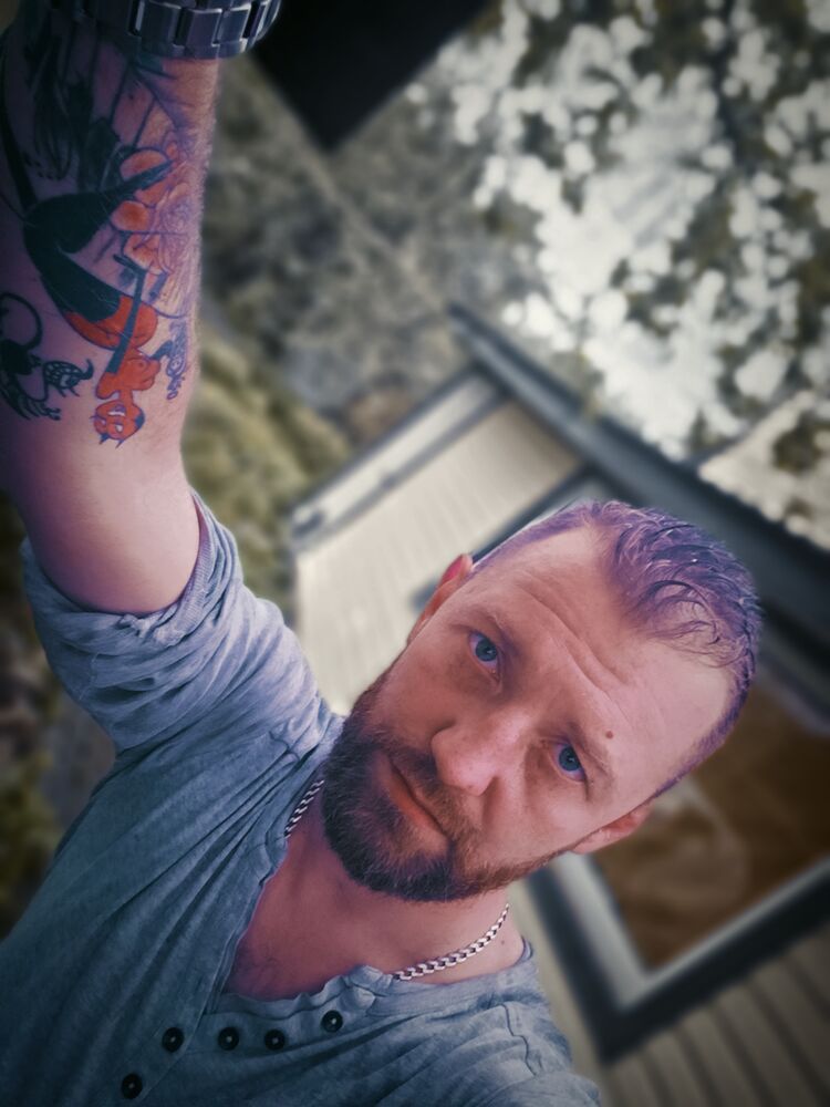  40569374  Vlad, 36 ,     