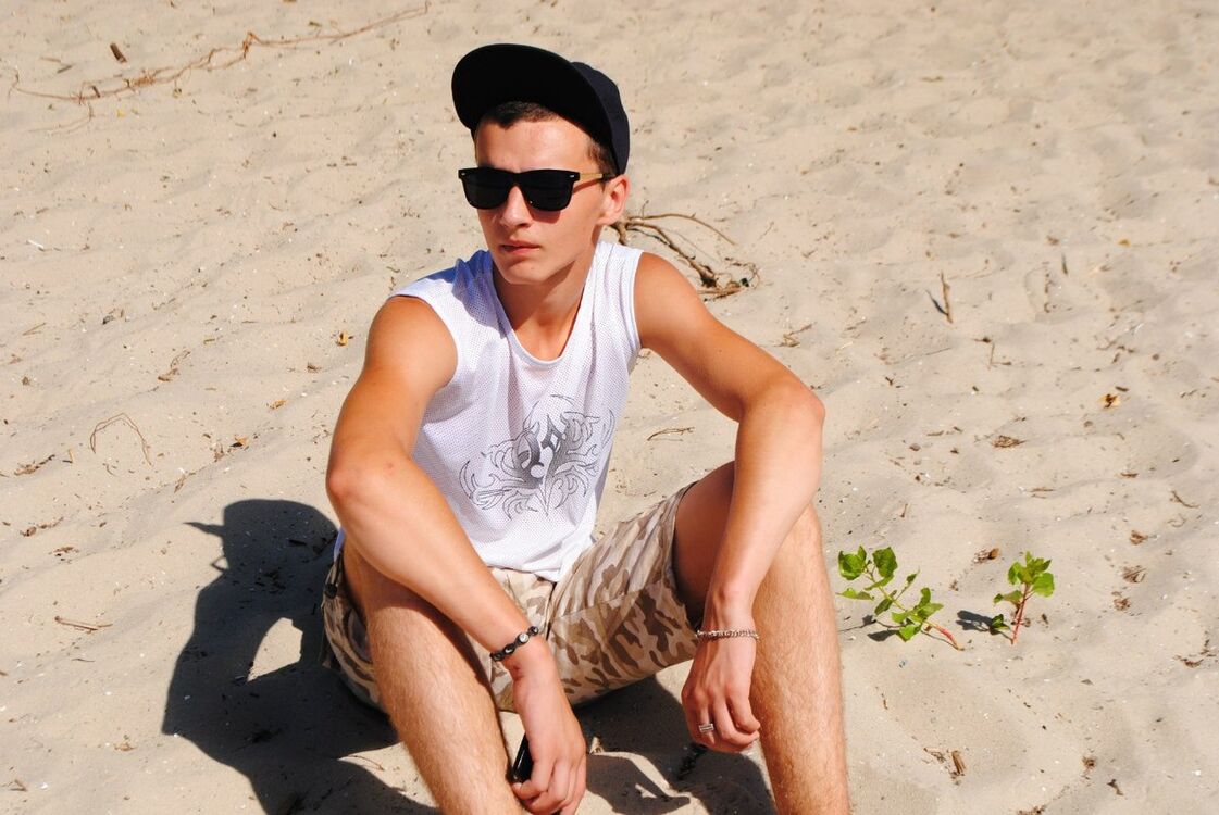  7898034  Alex, 27 ,    