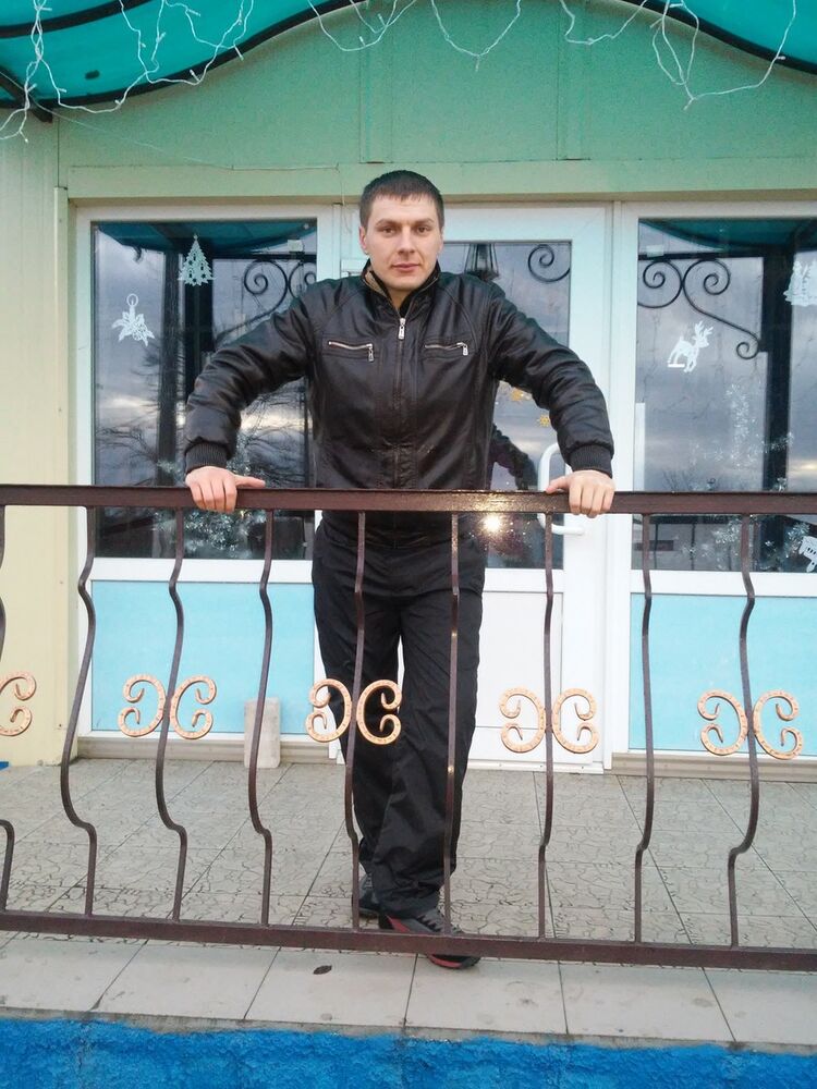  5757774  Viktor, 37 ,    
