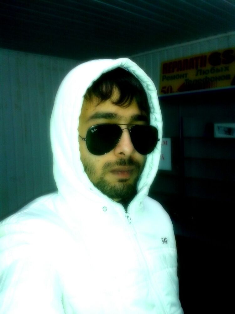  ,   Maksim, 32 ,   